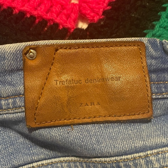 Distressed/ripped Zara jeans, only worn a few times - Picture 3 of 4
